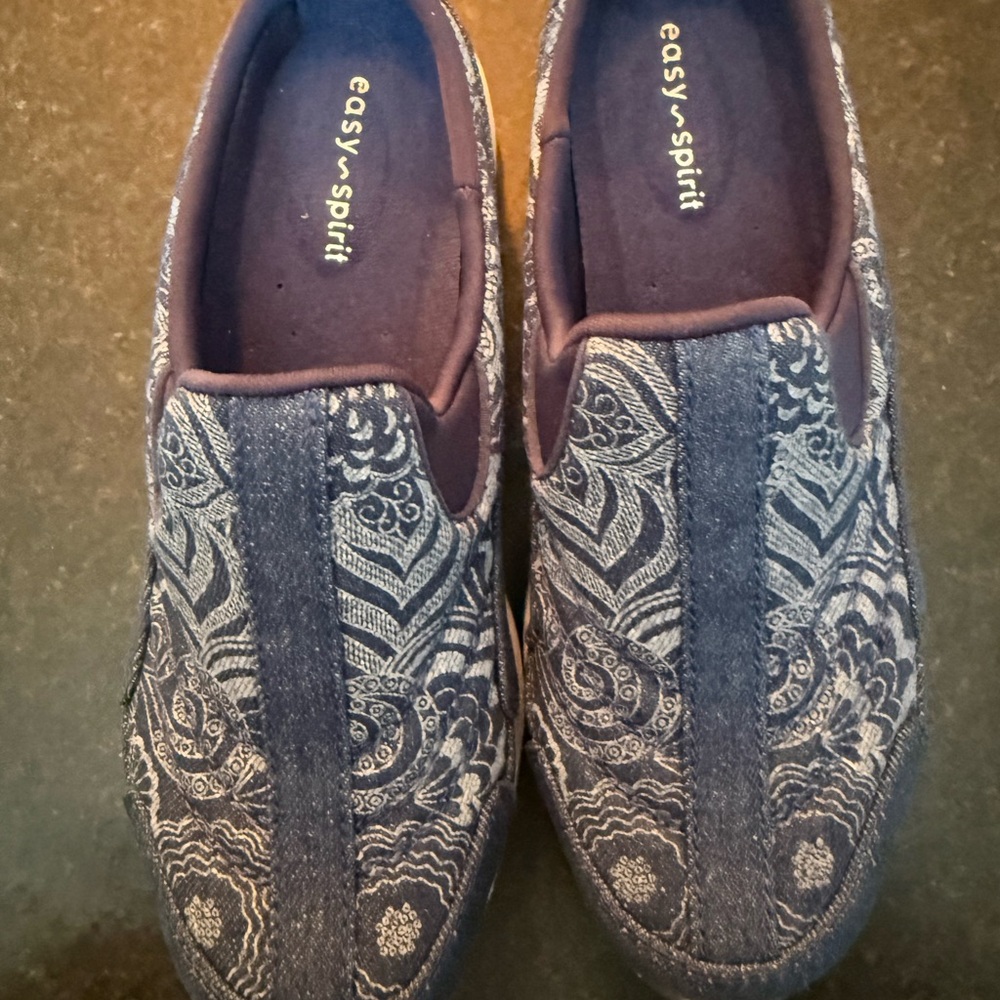 Easy Spirit Navy and Gray Paisley Slip-On Shoes